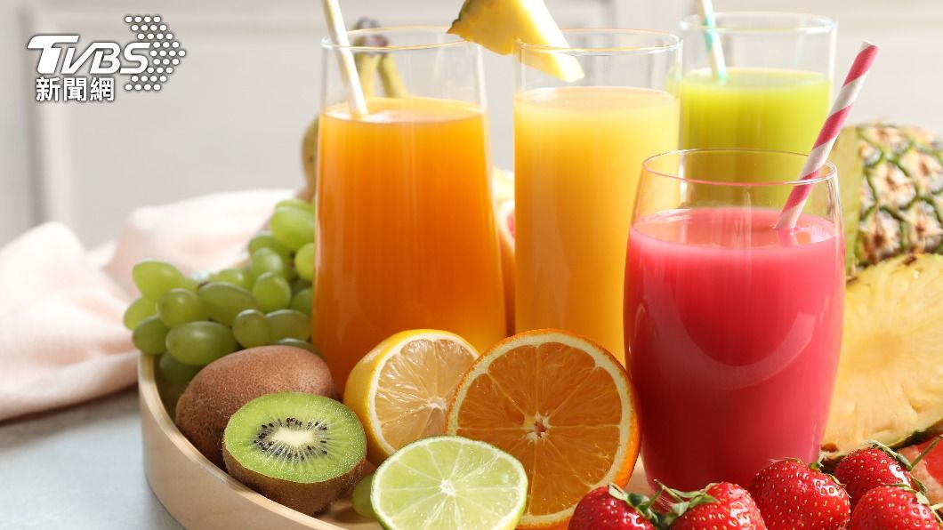 不少人有著喝果汁能取代吃水果的迷思。（示意圖／shutterstock達志影像）