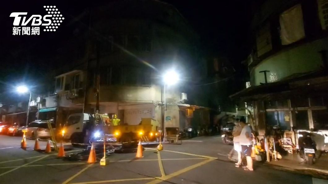 南港深夜傳出千戶停電。（圖／TVBS）