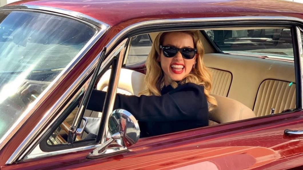 男星強尼戴普的前妻安柏赫德是位古董車收藏家。（圖／Amber Heard IG）