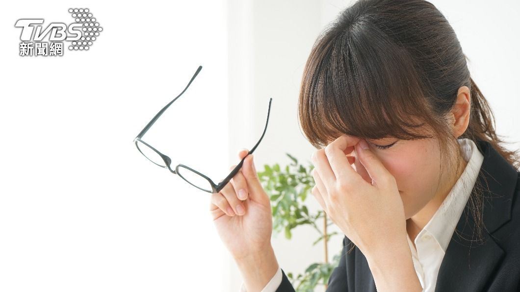 現代人工作常用眼過度，導致眼睛疲勞。（示意圖／shutterstock 達志影像）