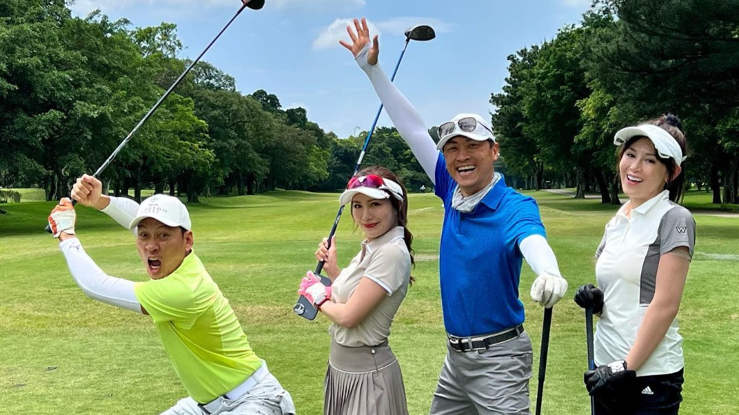 艾力克斯日前和佩甄、侯昌明打高爾夫。（圖／翻攝自艾力克斯臉書）