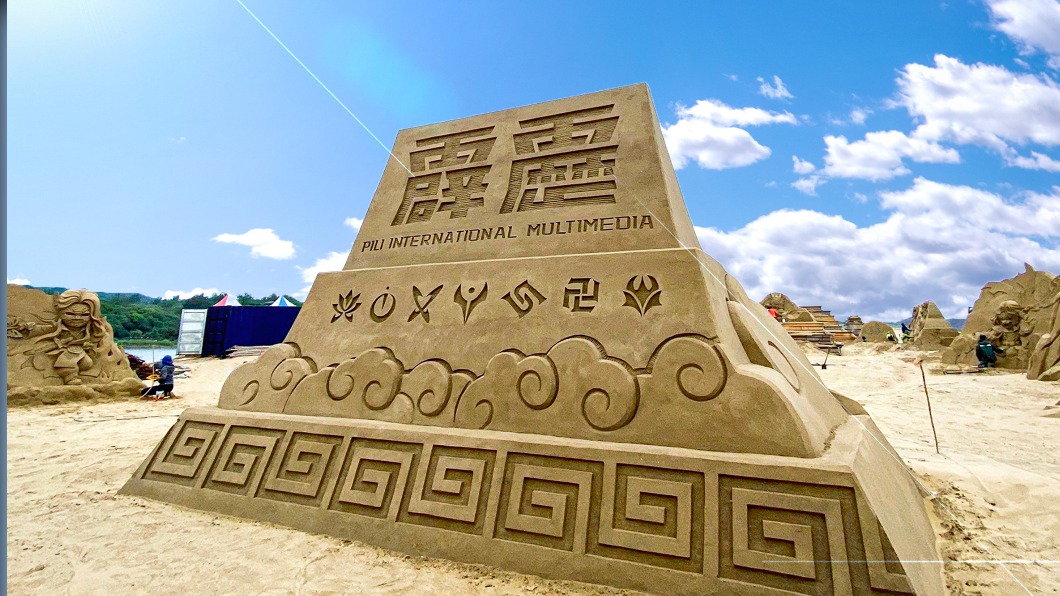 2022福隆國際沙雕藝術季與臺灣最經典IP「霹靂」聯名打造「霹靂傳奇‧掌中天下」。（圖／業者提供）
