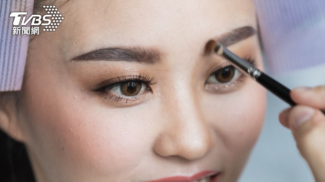 不少女性認為，眉毛想要畫得好看相當困難。（示意圖／shutterstock達志影像）