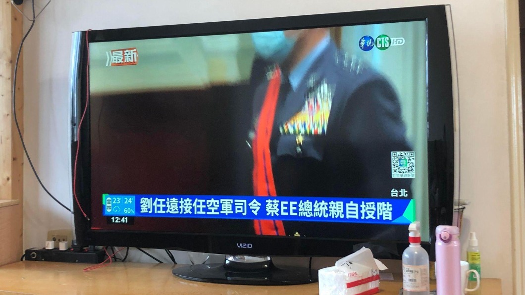 華視新聞將總統蔡英文誤植成「蔡EE」。（圖／翻攝自爆料公社）