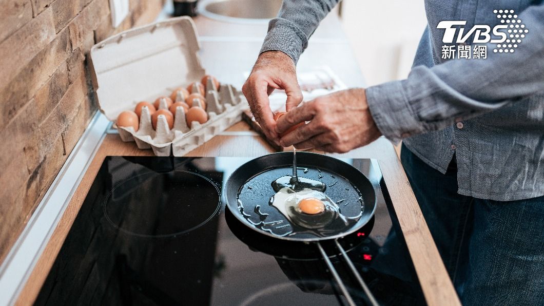 煎蛋是許多人經常會處理的料理之一。（示意圖／shutterstock達志影像）