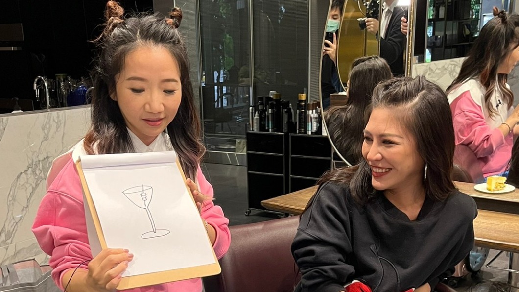 陶晶瑩邀請艾怡良作客YouTube節目《WOW桃姐》。（圖／Wow桃姐頻道團隊提供）
