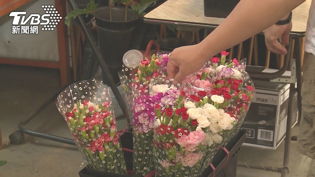 Mother’s Day demand pushes carnation prices to record high (TVBS News) Mother’s Day demand pushes carnation prices to record high