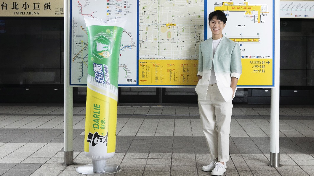 韋禮安洗腦神曲《叫我好來》 傳遍台北捷運藍綠線各站。（圖／DARLIE好來提供）