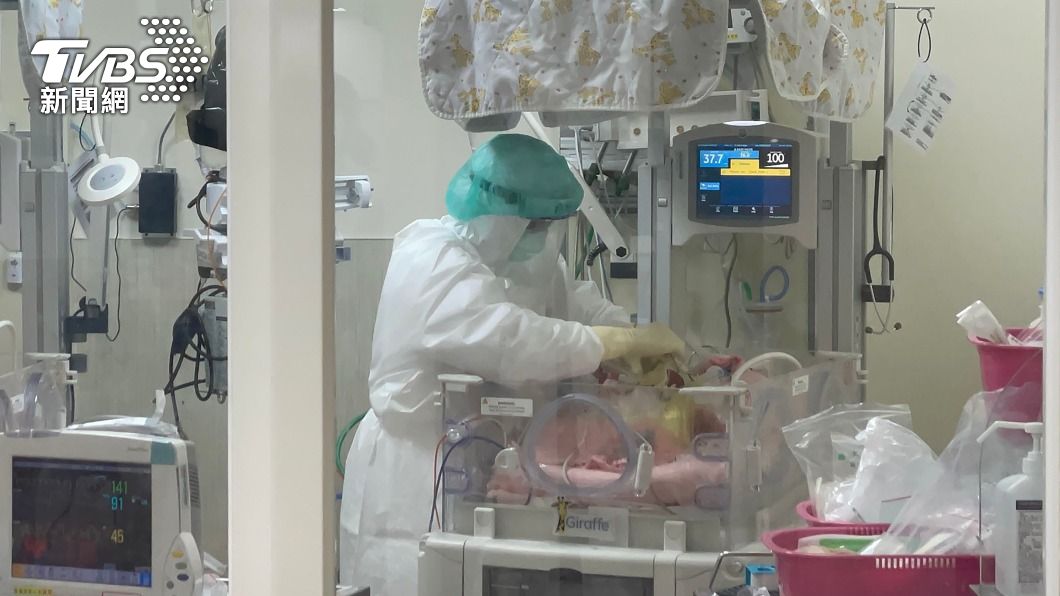 雙胞胎寶寶PCR陰性，目前還在加護病房觀察。（圖／中央社）