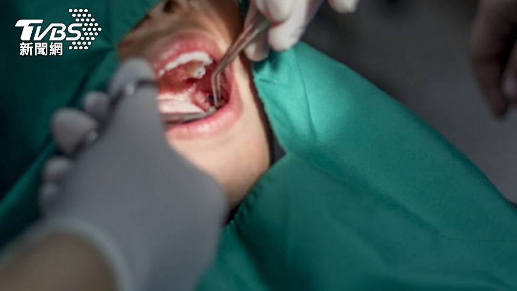 女子看牙醫遭不實申報。（示意圖／shutterstock 達志影像）