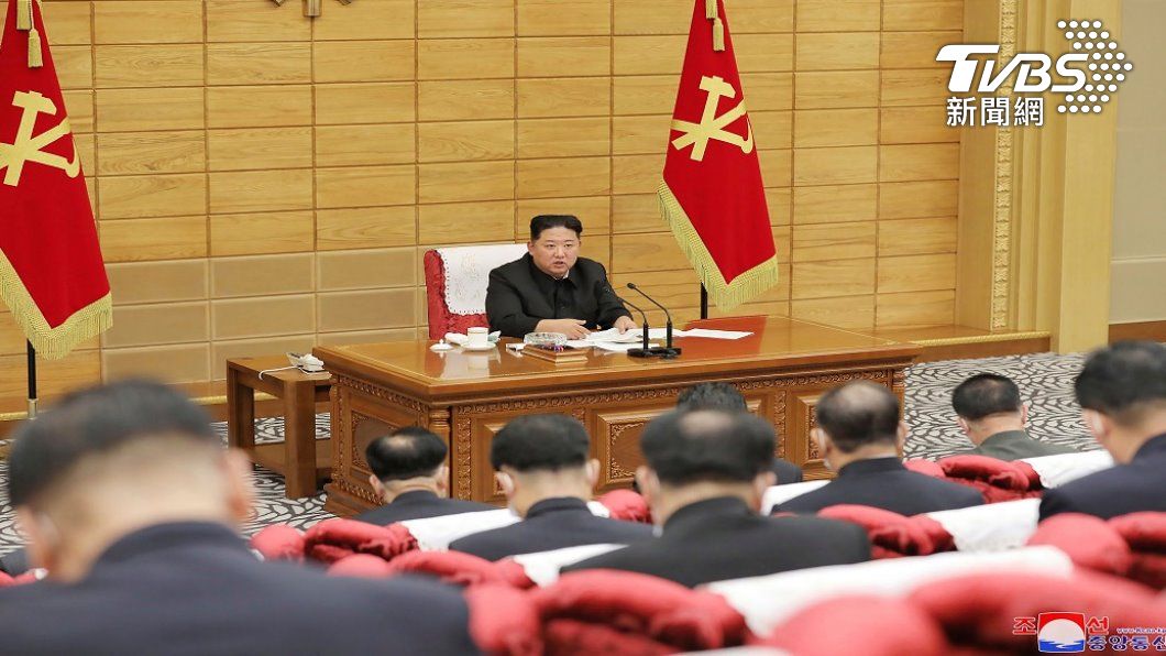 北韓領導人金正恩。（照片來源：AP） 北韓病例激增 金正恩動員軍隊穩定藥物供應