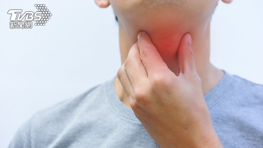 許多人染疫後都出現喉嚨痛的情況。（示意圖／shutterstock達志影像） 染新冠喉嚨如刀割　振興院長推「3藥8食物」止痛抗發炎