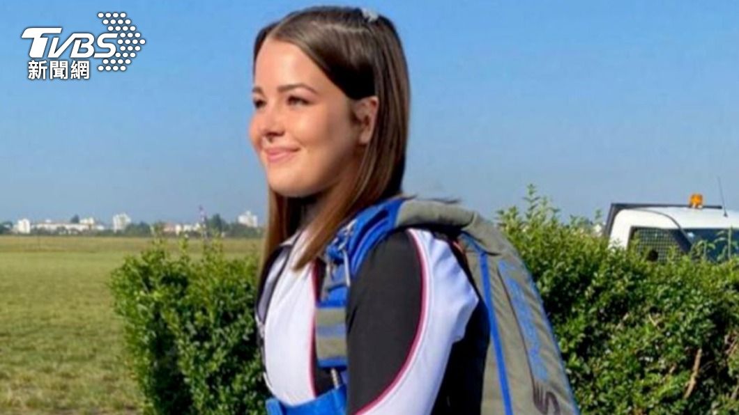 23歲法國女子荷爾卡斯塔（Romane Hourcastagnou）跳傘失敗亡。（圖／翻攝自IG）