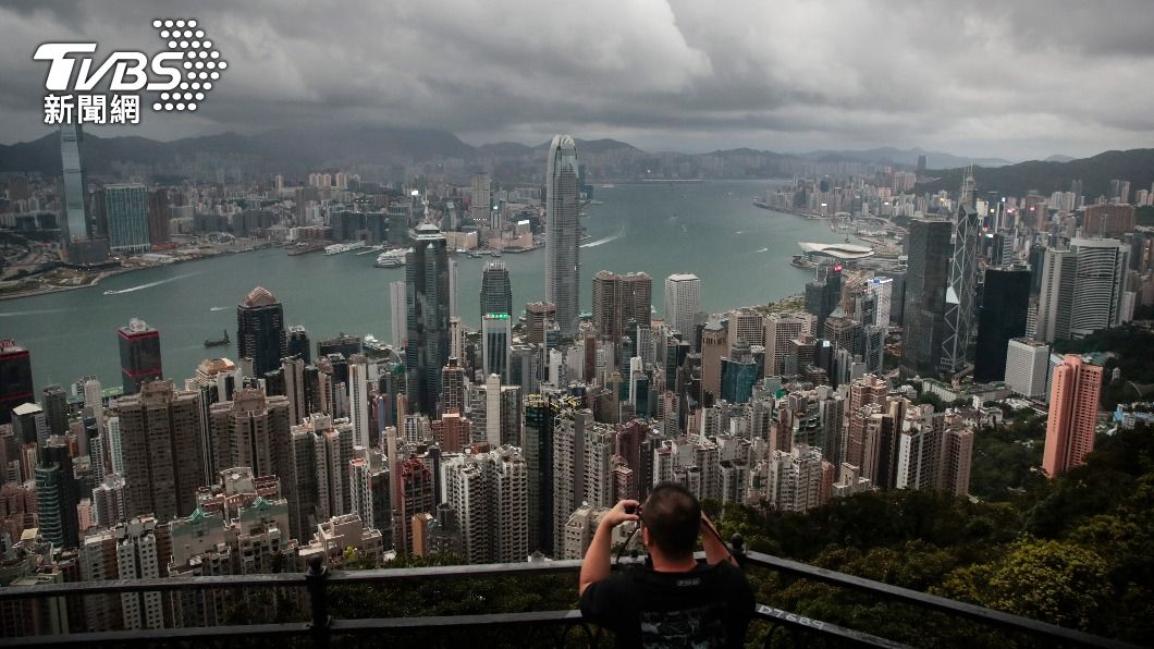 香港為控制疫情祭出的嚴格封鎖措施，讓不少外商萌生離開的想法。（圖／達志影像美聯社）