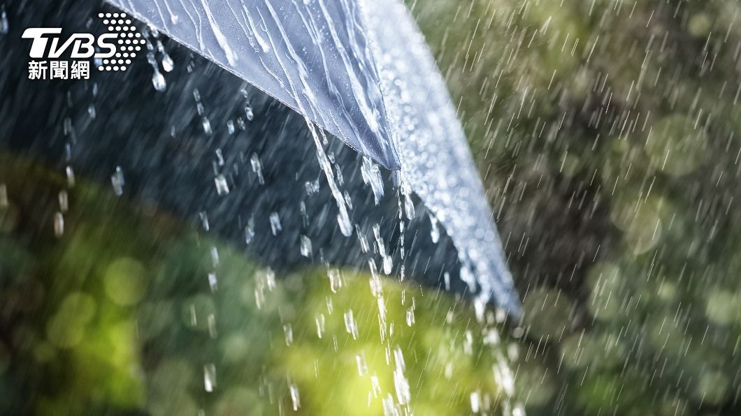 梅雨季不僅會造成環境潮濕，人體也會濕氣重。（示意圖／shutterstock達志影像）
