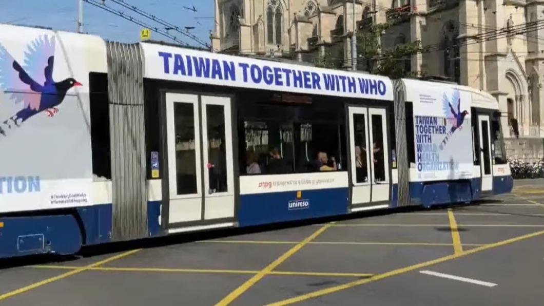 台灣藍鵲電車現身日內瓦街頭。（圖／翻攝自駐瑞士台北經濟文化代表團日內瓦辦事處）