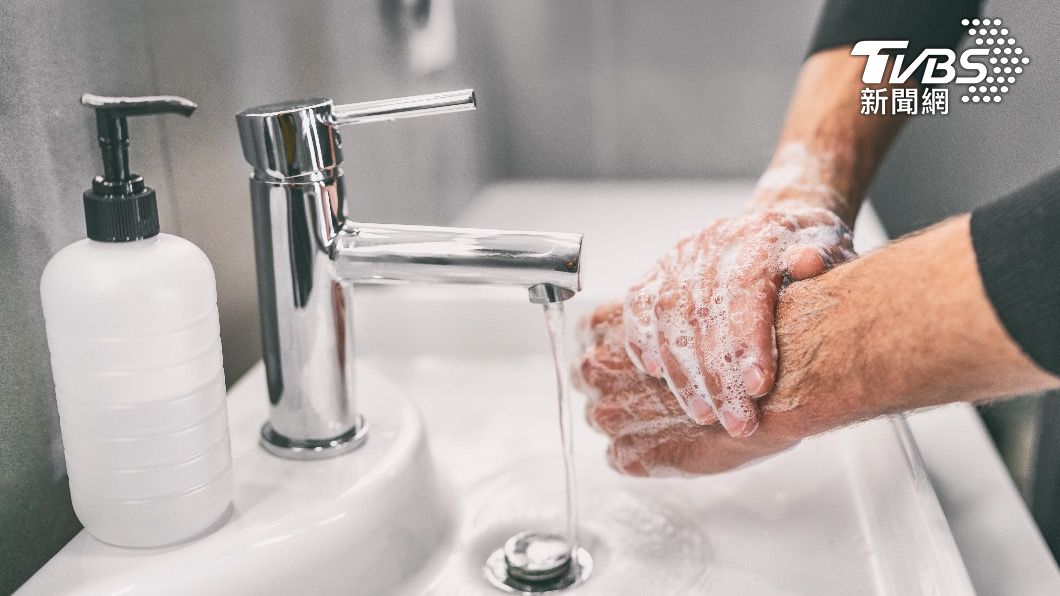 手部清潔用品在疫情期間特別受到討論。（示意圖／shutterstock達志影像）
