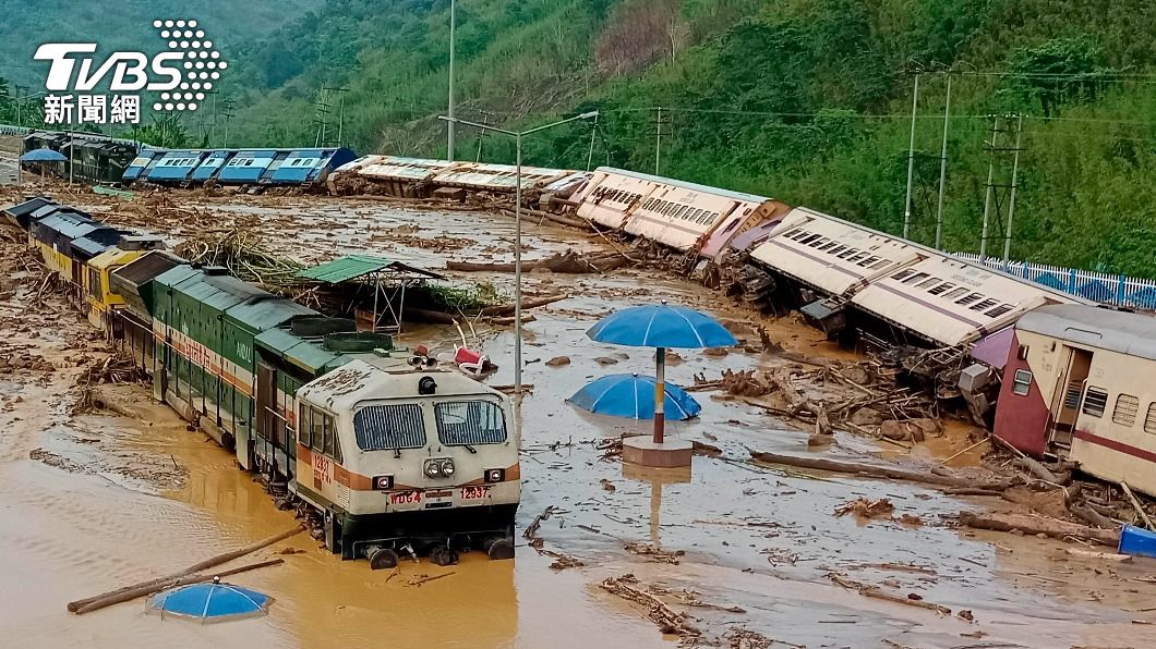 印度及孟加拉近期受到洪患侵襲，導致數百萬人受困和至少57人喪命。（圖／達志影像美聯社）
