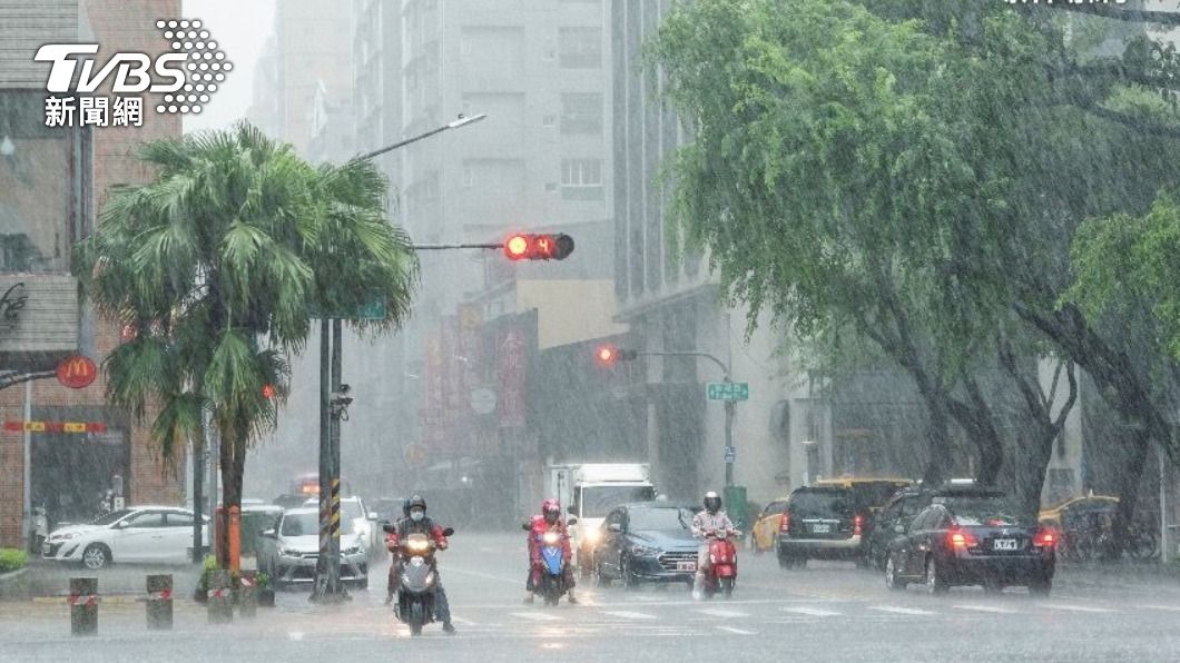 梅雨季來臨，全台多個縣市嚴防豪大雨。（圖／TVBS資料畫面）