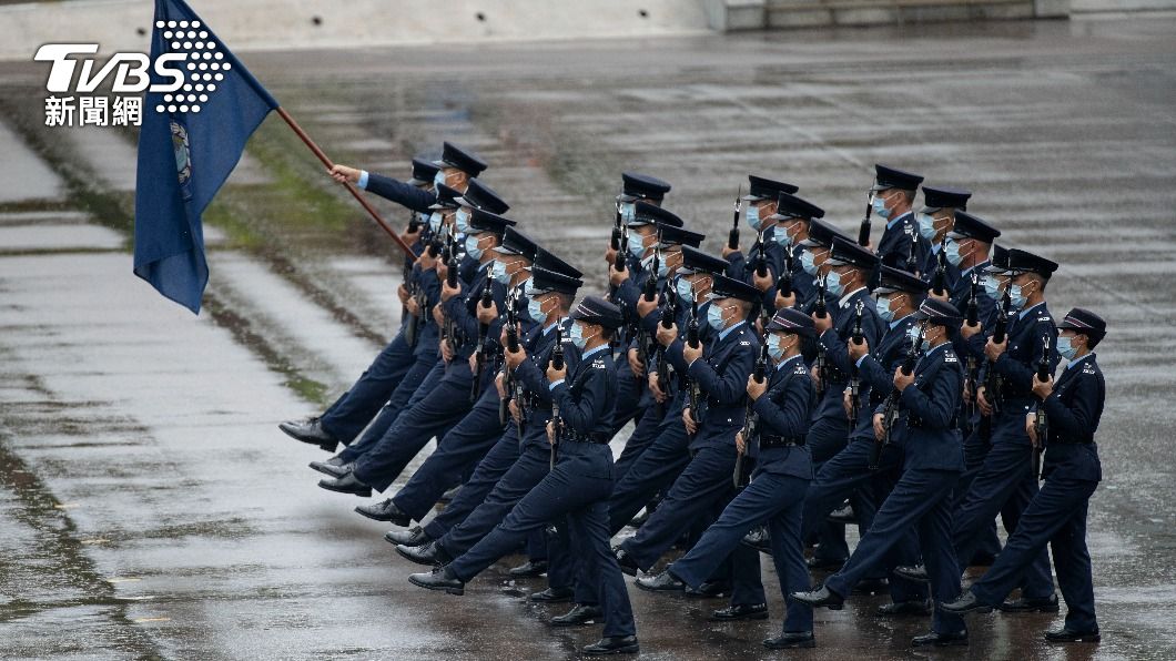 香港警隊從今年7月開始改用中式步操。（圖／達志影像美聯社）