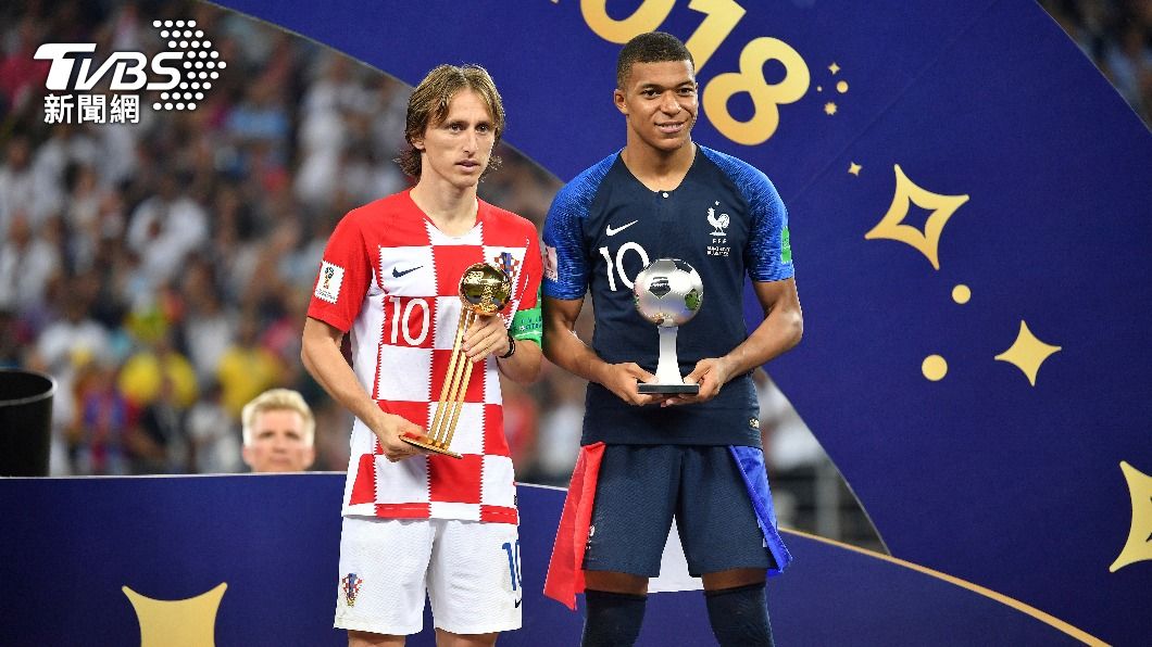 上屆世界盃金球獎(最佳球員)得主，幾乎獨力將克羅埃西亞帶進決賽的中場Luka Modrić(左)與助法國奪隊史第2冠並獲最佳年輕球員Kylian Mbappe(右)。他們本屆決賽圈也會亮相。（圖／達志