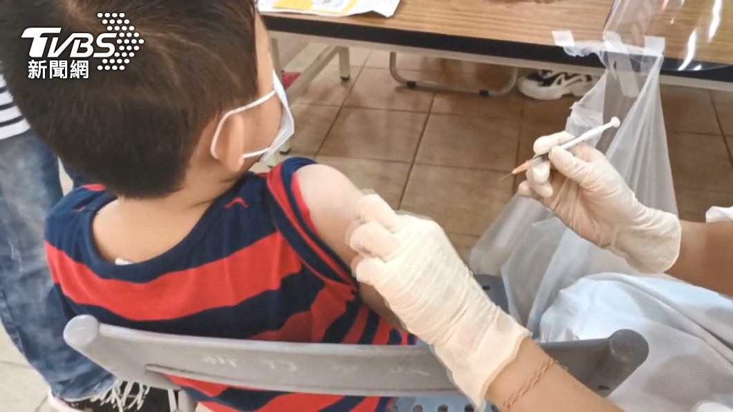 醫師解答確診後康復的兒童是否還需要打疫苗的疑問。（示意圖／TVBS）