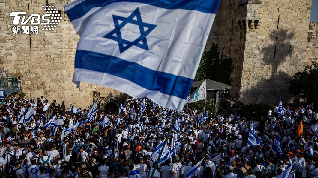 以色列人舉行國旗遊行，紀念以色列在1967年六日戰爭中的勝利。（圖／達志影像美聯社）