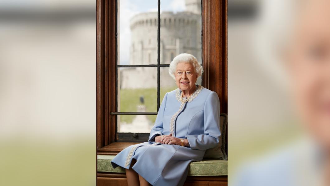 英國王室公開女王最新官方照。（圖／翻攝自royal family推特）
