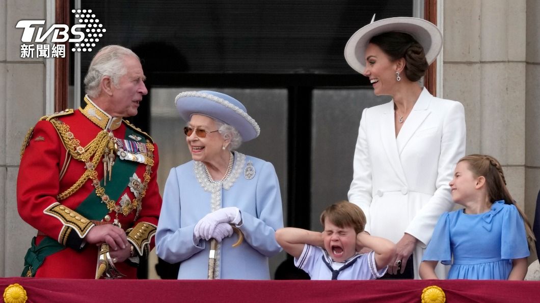 英女王白金禧慶典路易王子扮鬼臉萌樣超搶戲。（圖／翻攝自達志影像美聯社）