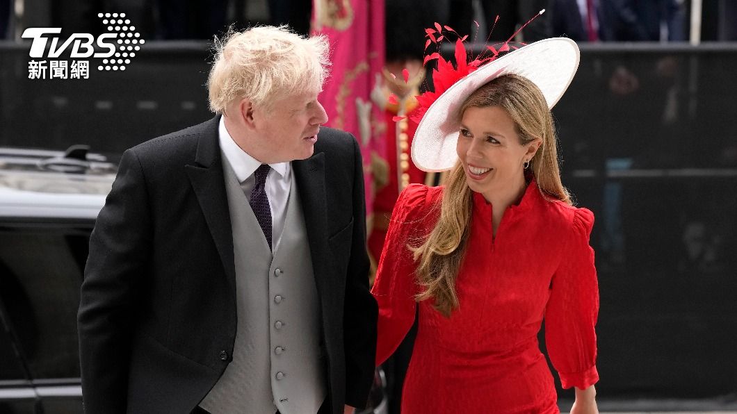 英國首相強生與妻子嘉麗出席女王登基白金禧年儀式。（圖／達志影像美聯社）