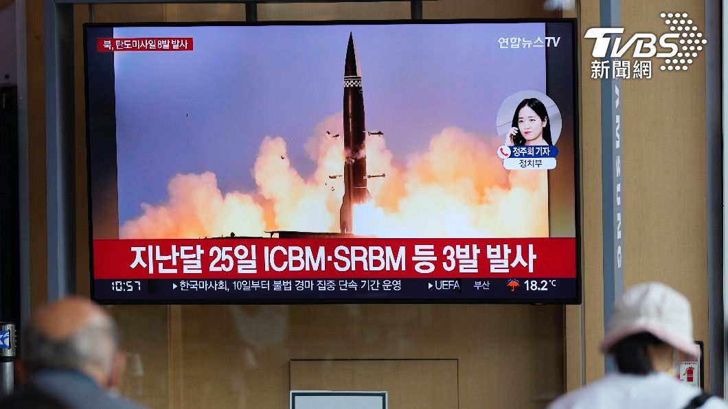 北韓今天罕見一口氣試射8枚彈道飛彈。（圖／達志影像美聯社）