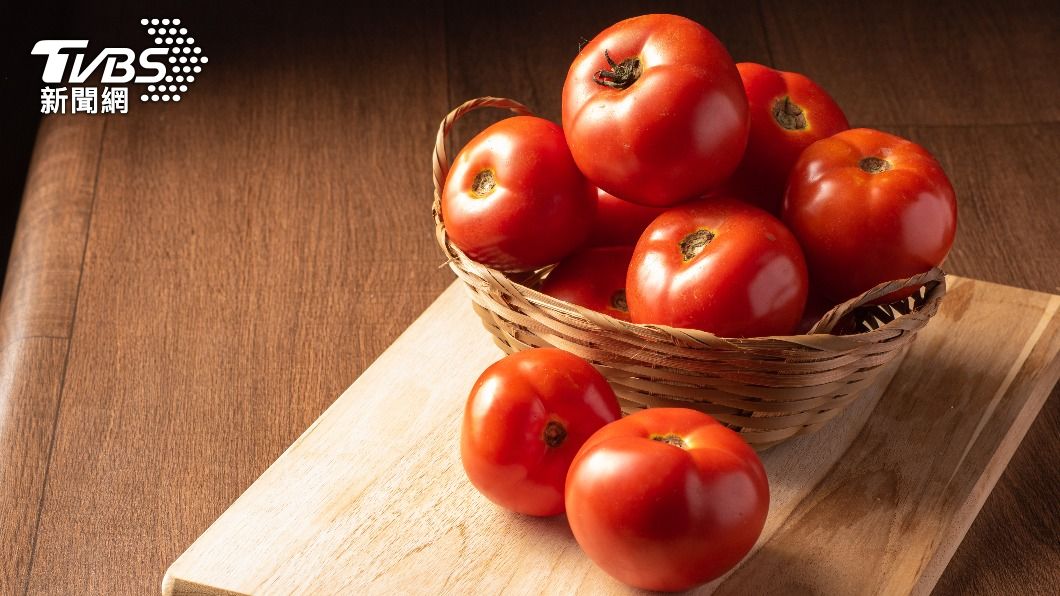 營養師建議吃大番茄可以護血管又助眠。（示意圖／shutterstock 達志影像）