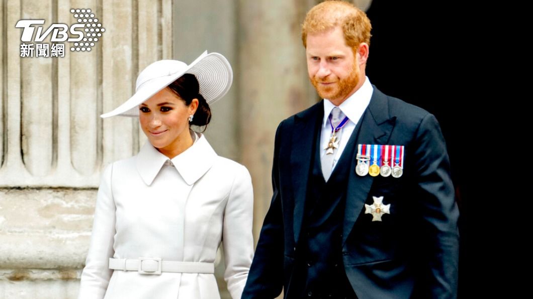 哈利王子與妻子梅根低調現身女王登基70週年慶典。（圖／達志影像美聯社）