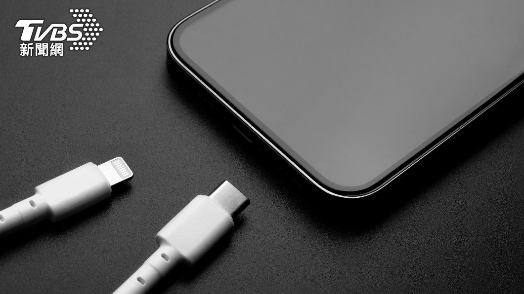 iPhone 15傳將是蘋果首款使用USB-C的手機。（示意圖／shutterstock達志影像）