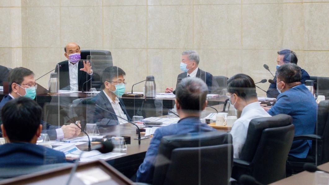 行政院長蘇貞昌院長上午召開擴大防疫會議。（圖/政院提供）