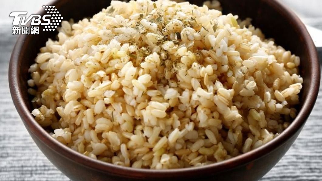 糙米飯在膳食纖維、鎂、維生素B1含量上居冠。（示意圖／shutterstock達志影像）