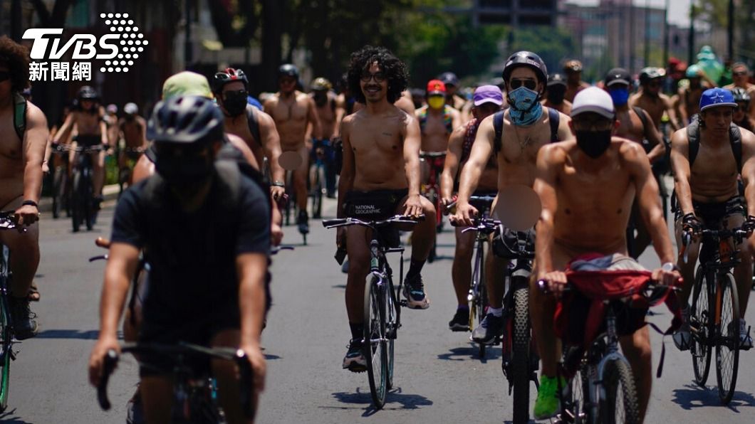 「世界裸騎日」各城市出現裸體大軍。（圖／達志影像美聯社）