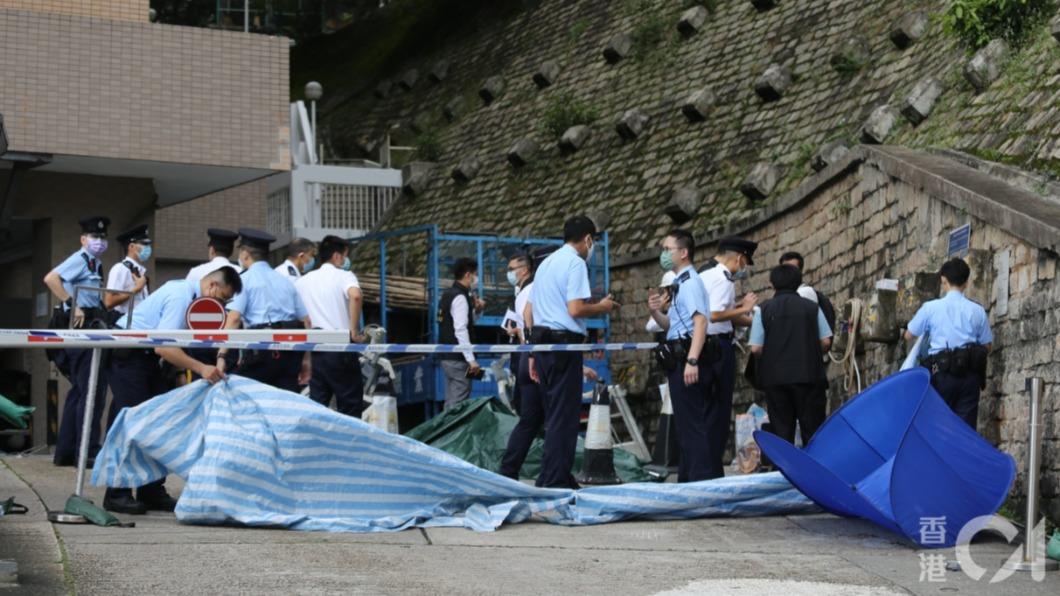 香港發生一起工安意外，造成兩名工人當場死亡。（圖／香港01提供）