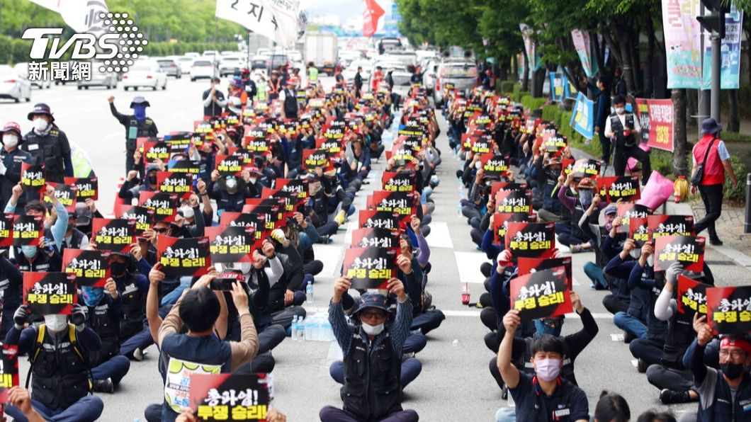 南韓貨運工會自本月7日開始，發動罷工行動。（圖／達志影像美聯社）
