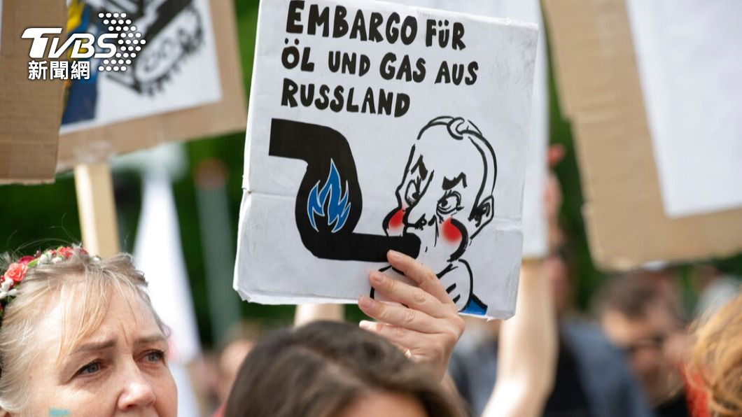 德國民眾呼籲政府抵制禁運俄羅斯的原油和天然氣。（圖/達志影像美聯社）
