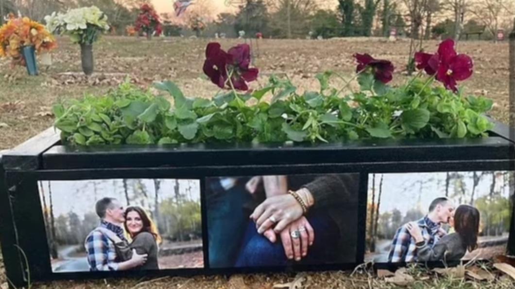 阿拉巴馬州男子因在未婚妻墓前放花被判刑。（圖／翻攝自 每日郵報）