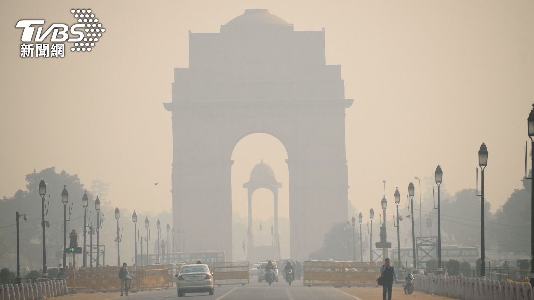 印度是全球空汙最嚴重的國家之一，首都新德里被骯髒空氣籠罩。（示意圖／shutterstock 達志影像）