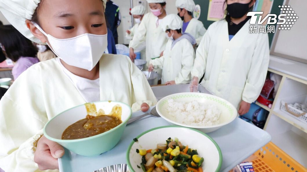 日本某公立學校發生職員將排泄物混進午餐裡的駭人事件。（示意圖，非該學校／達志影像美聯社）