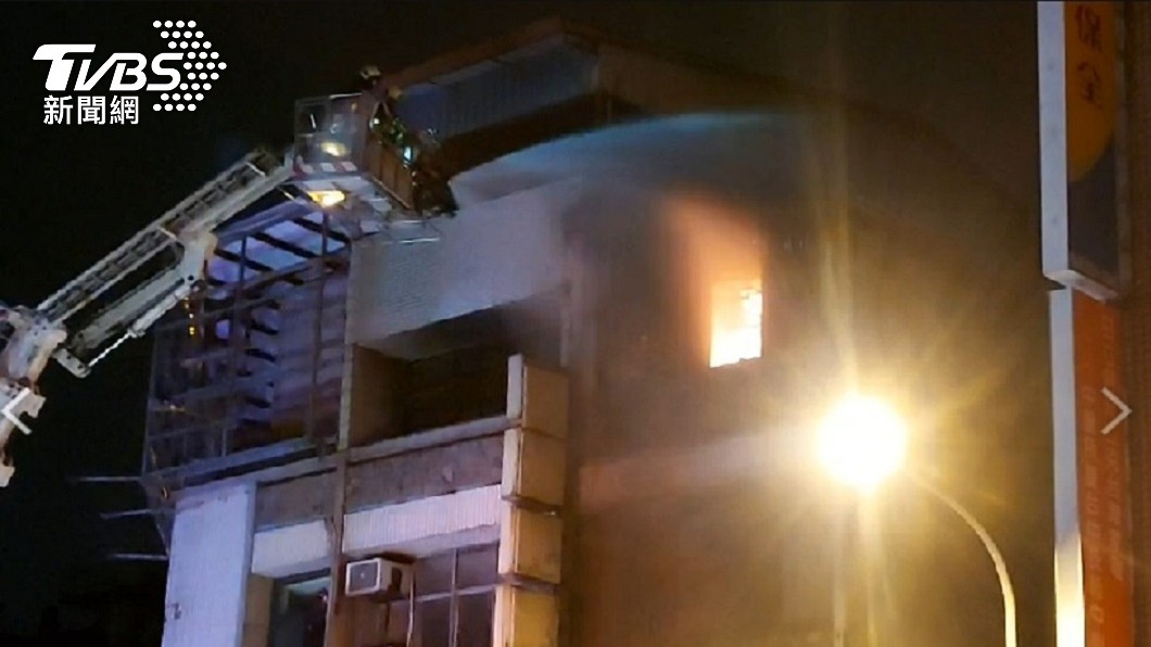 台中市南區一處民宅今日晚間發生火警。（圖／TVBS）