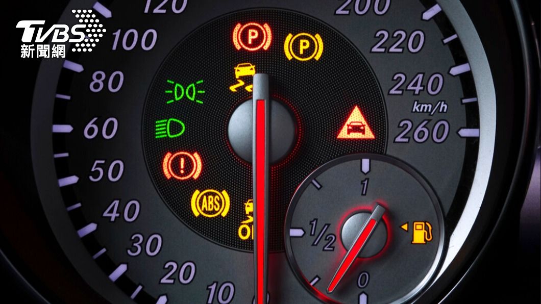 汽車儀錶板可以顯示許多行車訊息。（圖/達志影像美聯社）