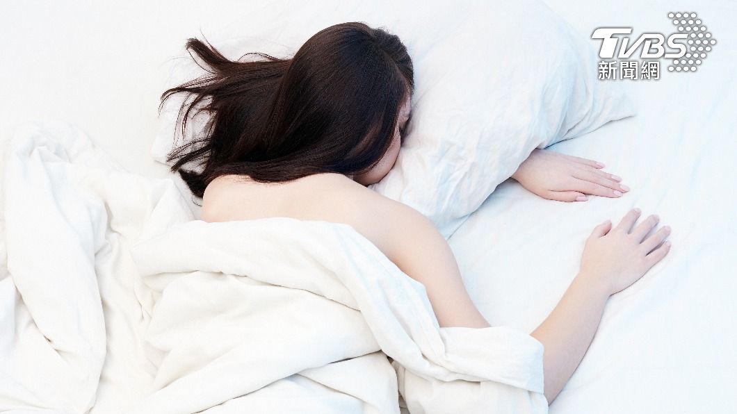醫師提醒在太熱的環境下睡覺，大腦會無法休息。（示意圖／shutterstock 達志影像）