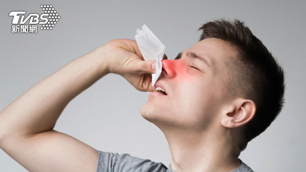 許多人對於流鼻血的正確止血方法皆產生錯誤。（示意圖／shutterstock達志影像）