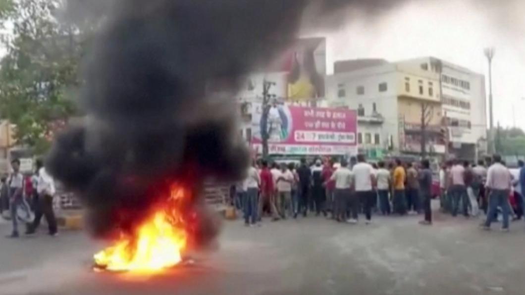 印度西部的烏代浦爾市（Udaipur），28日傳出有兩名穆斯林襲擊並殺害一名印度教徒。（圖／翻攝自 半島新聞）