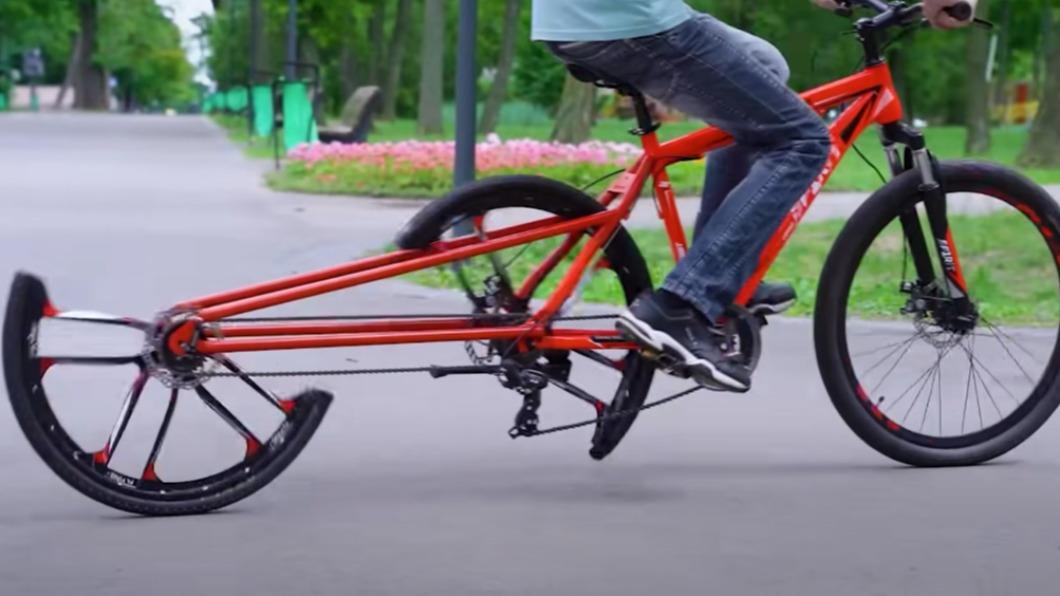 半輪型腳踏車也能騎乘。（圖／翻攝自The Q Youtube頻道）