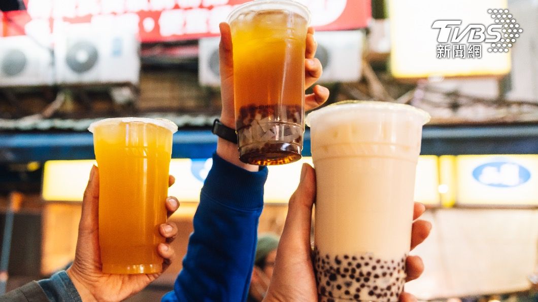 台灣人超愛手搖飲，尤其有些民眾每杯都必加配料。（示意圖／shutterstock達志影像）